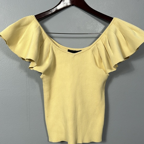Broadway Ribbed Ruffle Shoulder yellow short sleeve sweater size small 38 - Picture 2 of 9